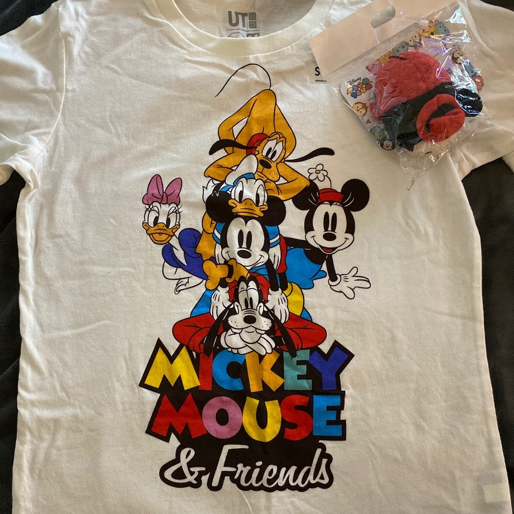new! UNIQLO Japan Mickey & friends T-shirt Small Tsum Tsum Mickey Disney
